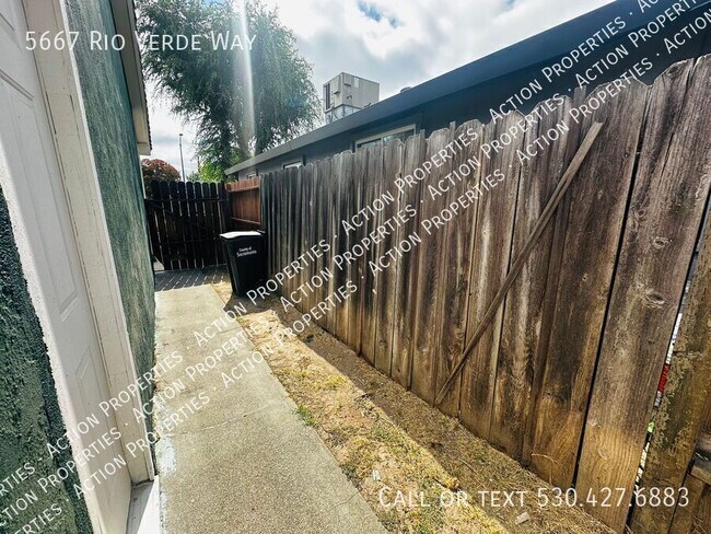 Building Photo - 5667 Rio Verde Way