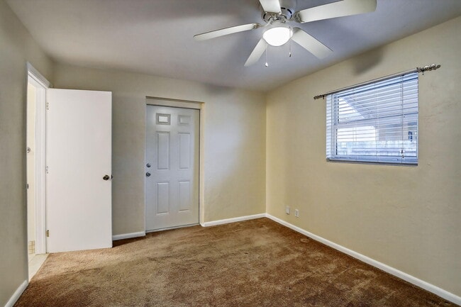 Building Photo - 3761 SW 18th St