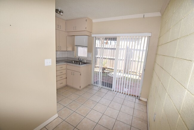 Building Photo - 1031 Royal Palm Ave