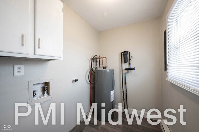 Building Photo - 4881 300W