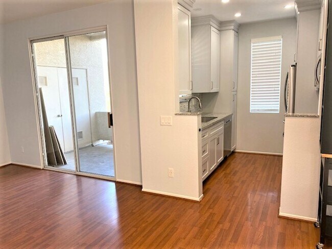 Building Photo - Wonderful Condo in Sabre Hills