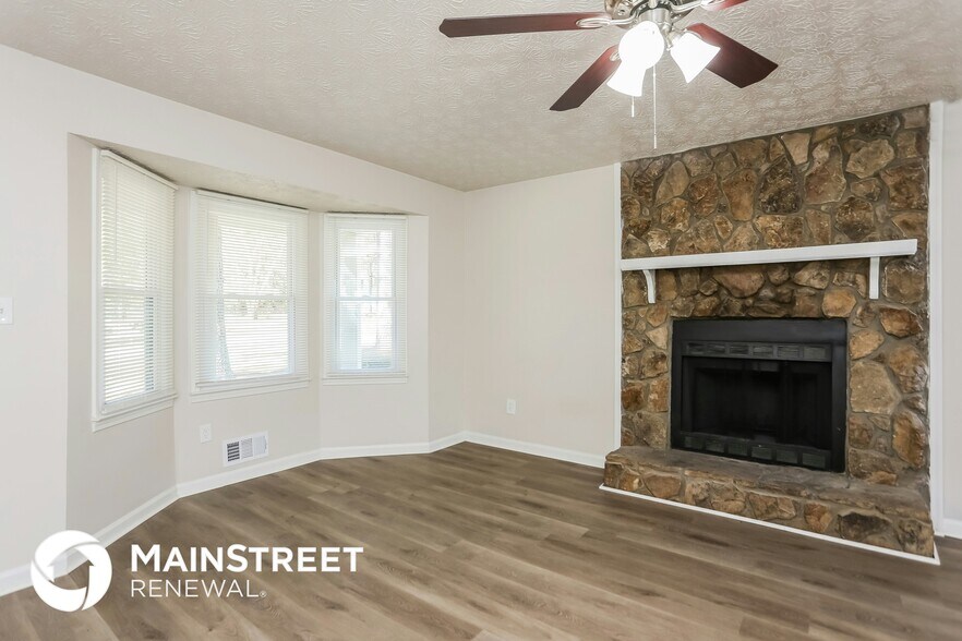 Building Photo - 570 Knollwood Dr