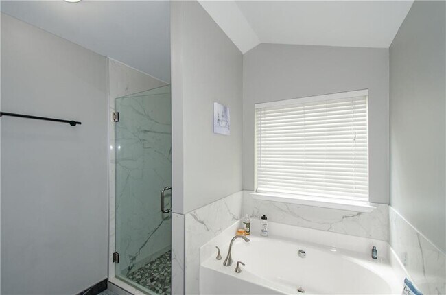 Building Photo - 238 Knob Hill Dr