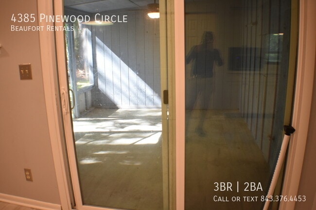 Building Photo - 4385 Pinewood Cir
