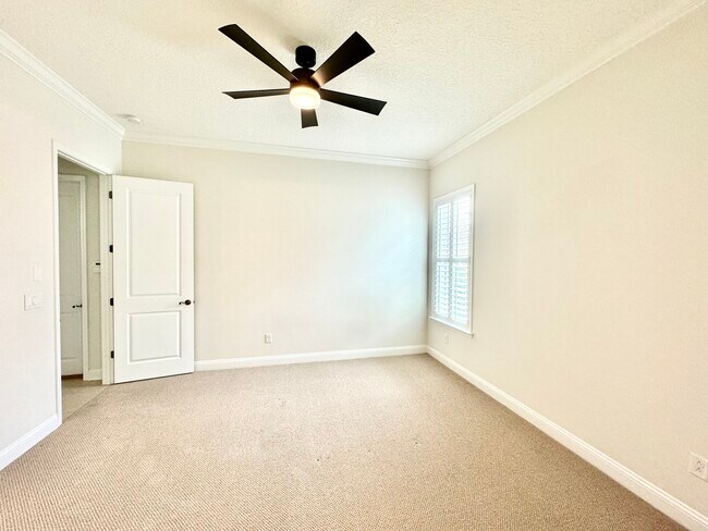 Building Photo - 45 Rinaldo Way