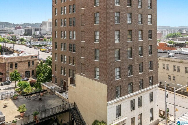 Building Photo - 2201 1st Ave N