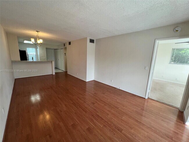 Building Photo - 2220 N Cypress Bend Dr