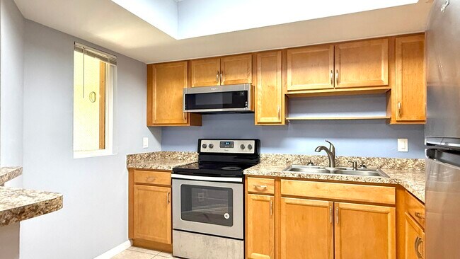 Building Photo - 1532 SE Royal Green Cir