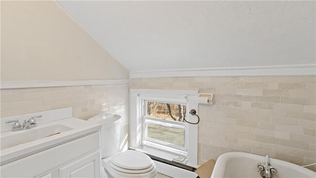 Building Photo - 21 Highland Ave