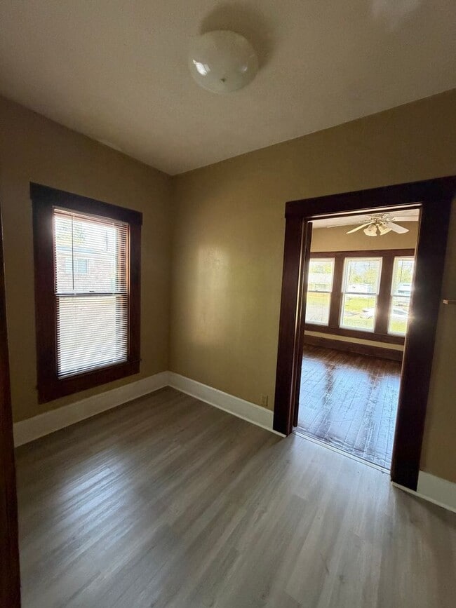 Building Photo - 4 bedroom 2 bath house!