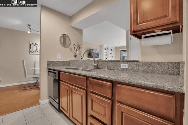 Building Photo - 1400 Carpentier St