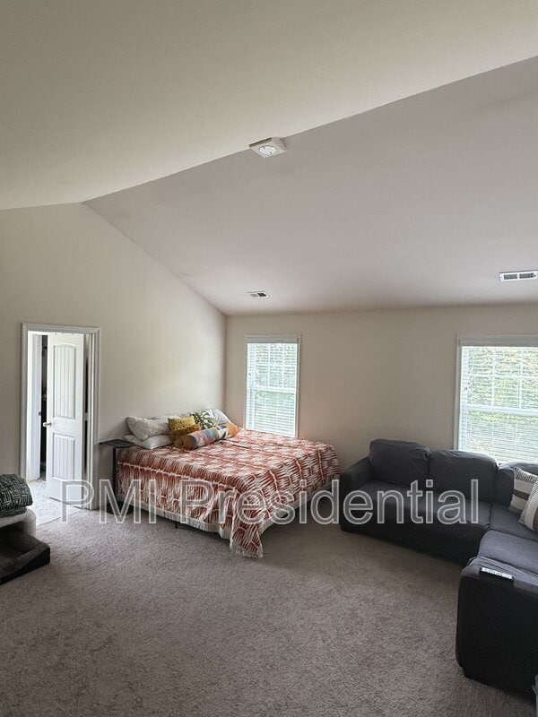 Building Photo - 7044 Hepworth Dr