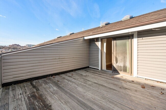 Building Photo - 286 Fenno St