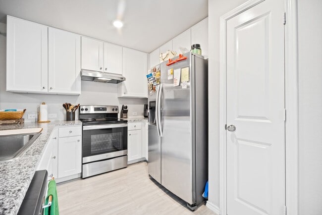 Building Photo - 5706 Elm Valley Dr