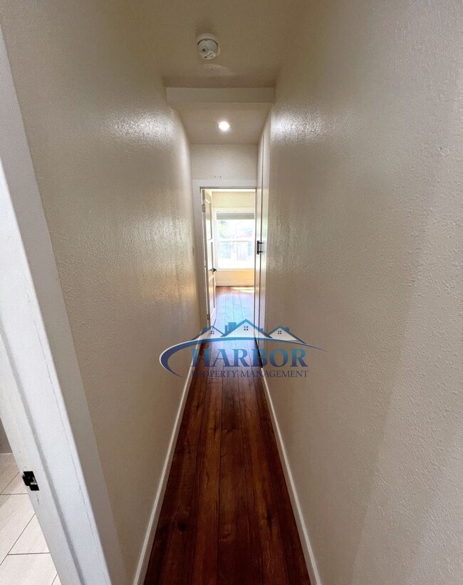 Building Photo - Spacious 3-Bedroom 1.5 Bath with a Large B...
