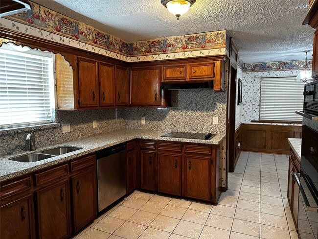 Building Photo - 330 Maybrook Dr