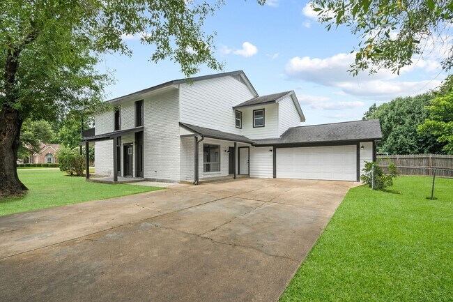 Primary Photo - 9645 Twin Shores Dr