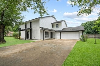 Building Photo - 9645 Twin Shores Dr