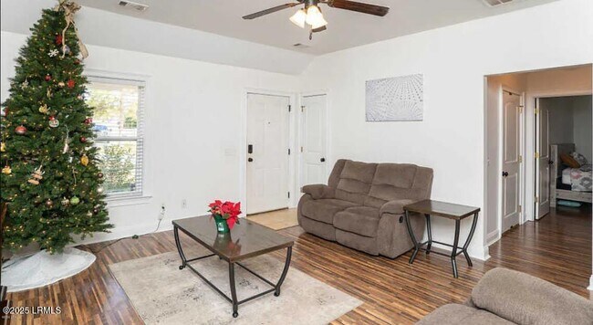 Building Photo - 39 Wintergreen Dr