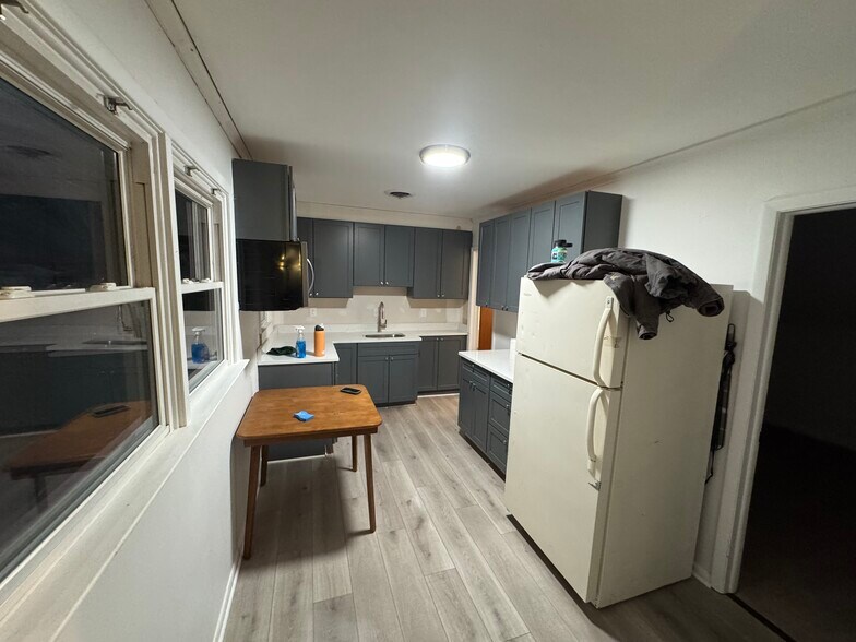 will have stainless steel stove and fridge - 520 Saratoga Rd