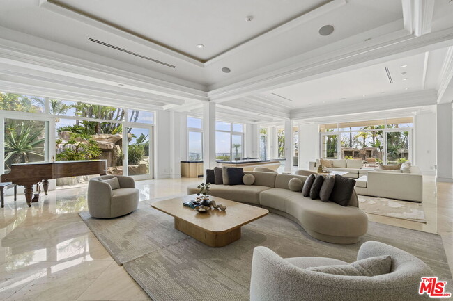 Building Photo - 360 Trousdale Pl