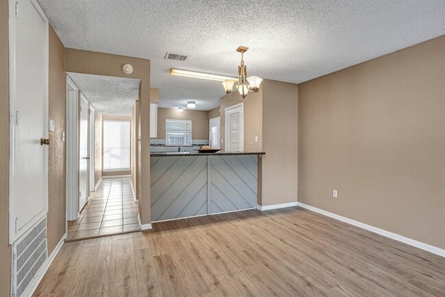 Building Photo - 104 Lakeview Terrace