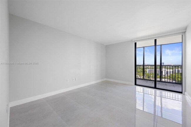 Building Photo - 20100 W Country Club Dr
