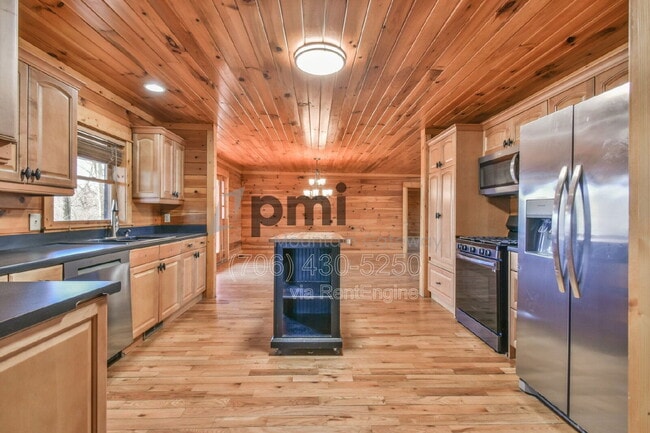 Building Photo - 461 River Estates Rd