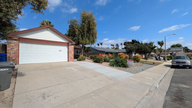 Building Photo - Move In Special!!!   Refreshed Single Level Home
