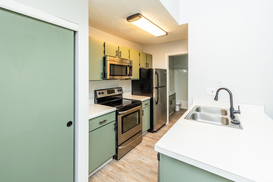 1BR, 1BA - 580SF - Kitchen - Bairsford Place Apartments
