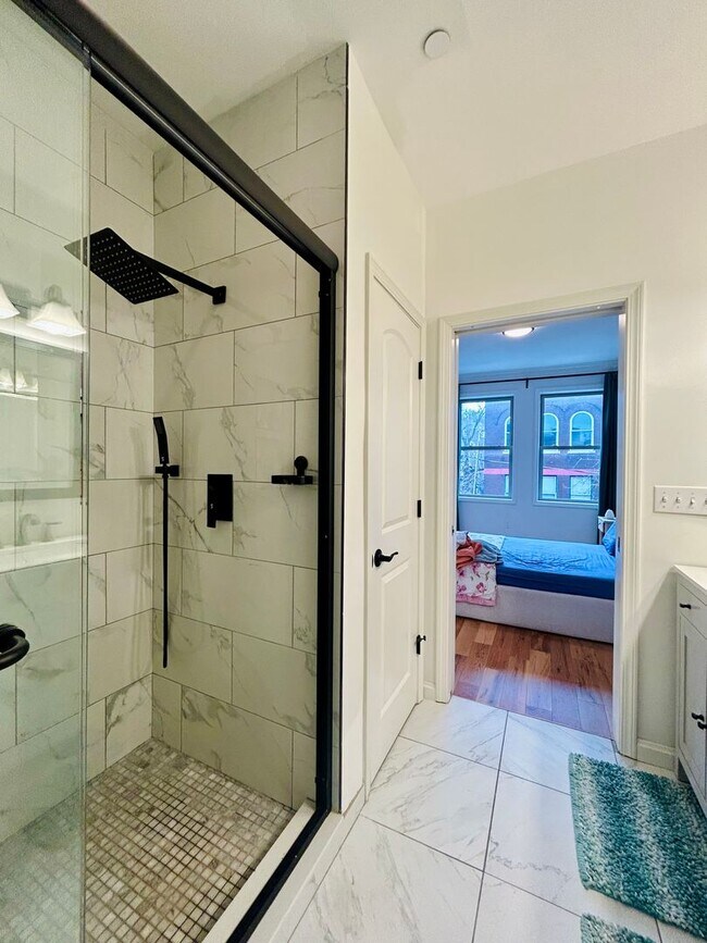 Building Photo - Available Now! 4 Bedroom 3.5 Bath Townhome...