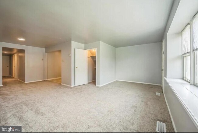 Building Photo - 2619 Tremont St