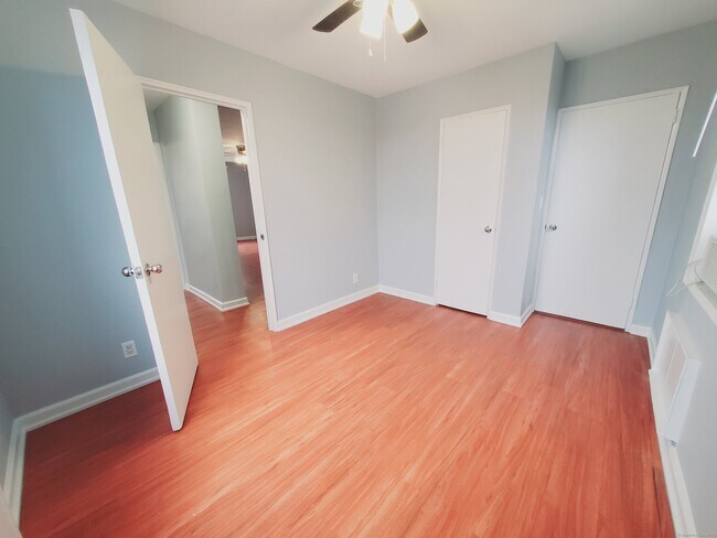 Building Photo - 39 Glenbrook Rd