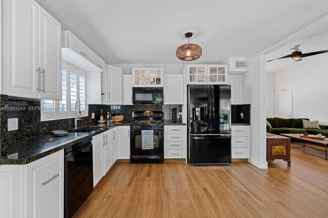 Building Photo - 9517 Bay Dr