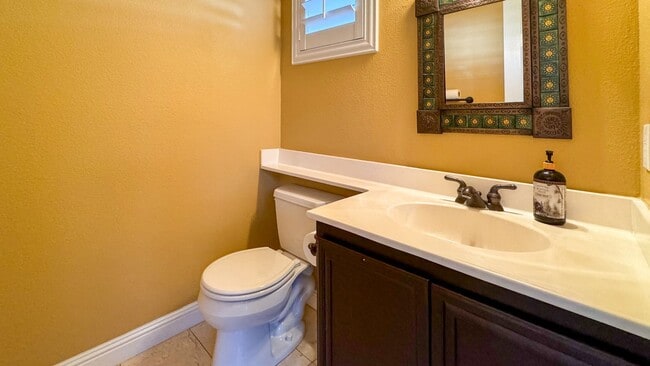 Building Photo - Freshly Updated 3BD Home, Island Kitchen &...