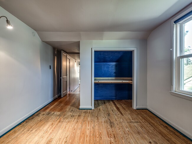 Building Photo - 458 S Indianapolis Ave