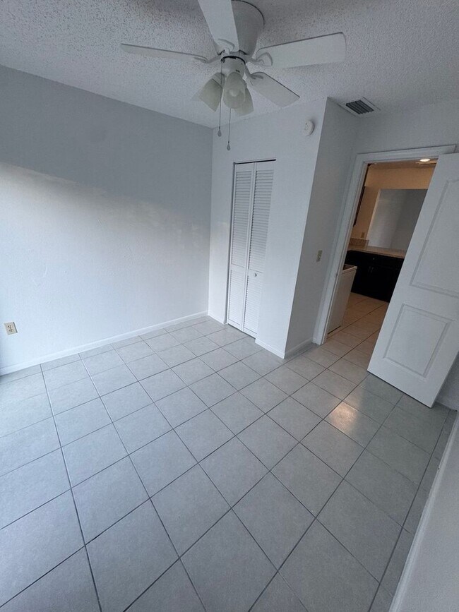 Building Photo - 620-622 Pineville Ln