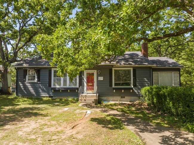 Building Photo - Freshly Updated 3 Bedroom Home