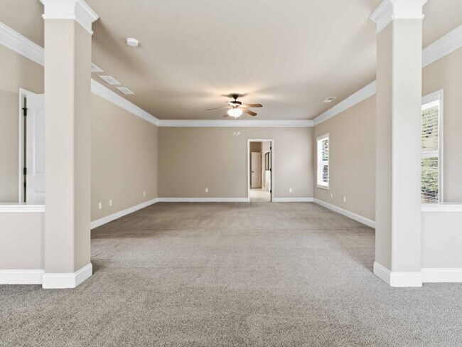 Building Photo - 310 Strasburg Dr