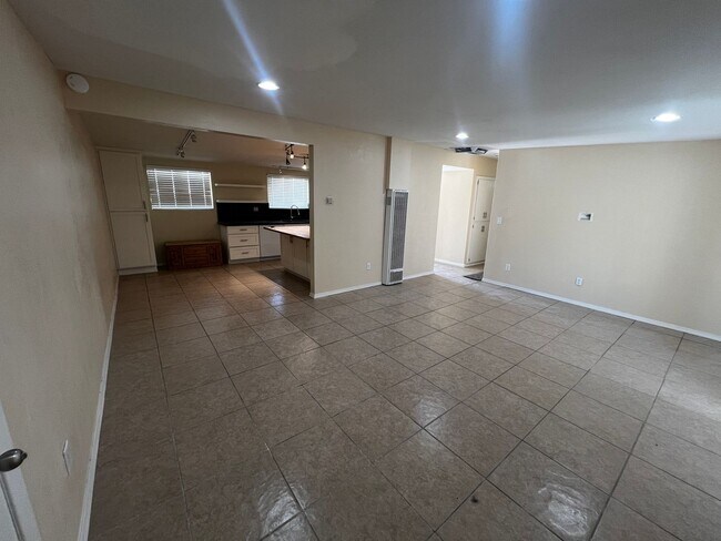 Building Photo - Updated 3-Bed Home Near Base & Joshua Tree...
