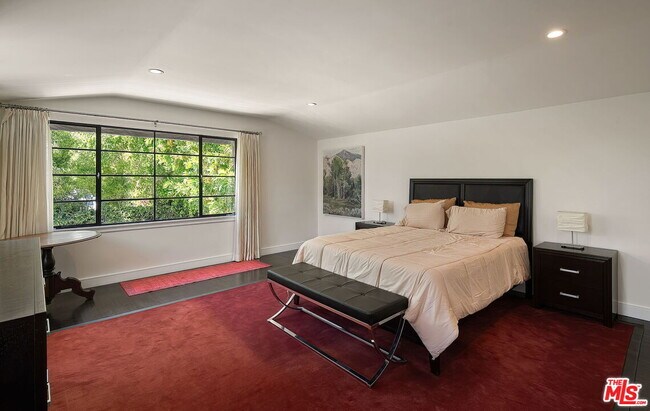 Building Photo - 1323 Club View Dr