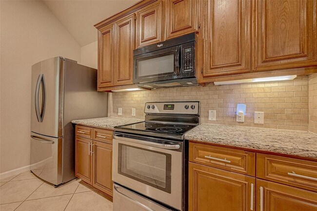 Building Photo - 722 Silver Creek Cir