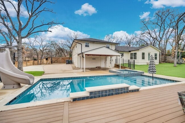 Building Photo - 3301 Yellowstone Dr