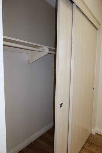 Building Photo - 414 W Kelly Ave