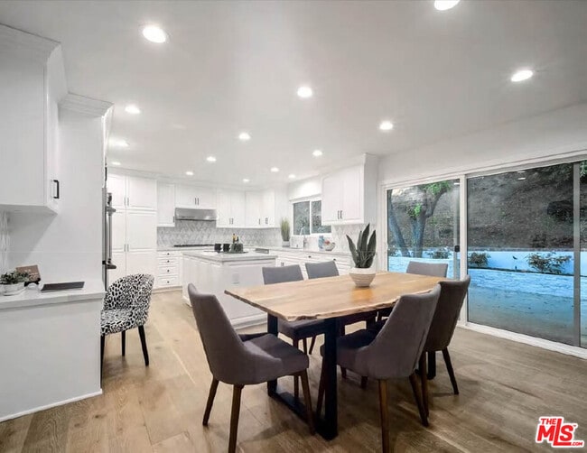Building Photo - 4732 Del Moreno Dr