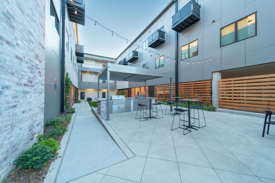 Building Photo - G at Market