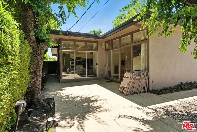 Building Photo - 5139 Collett Ave
