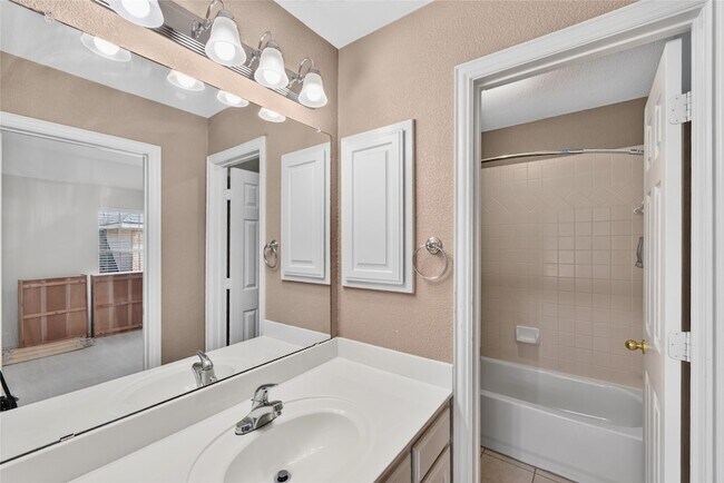 Building Photo - 8701 Mandevilla Dr