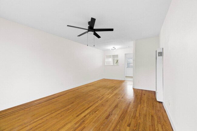 Building Photo - 2BR Coastal La Jolla Apartment | Steps to Windansea Beach