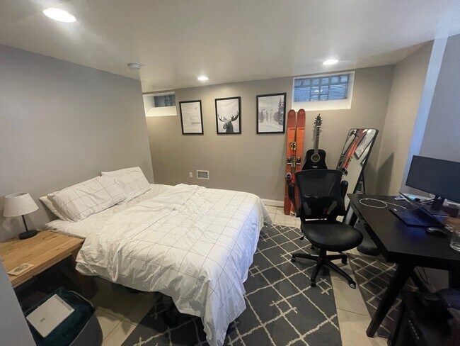 Building Photo - 121 G St